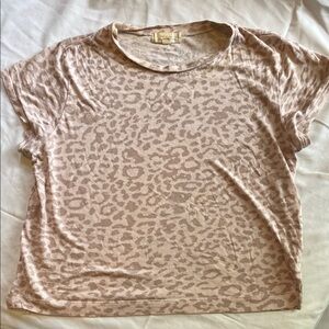 Chic Leopard Print Short Sleeve Top